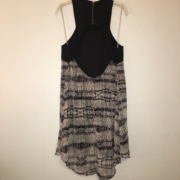 Patterned free-flowing dress - Picture 2 of 5